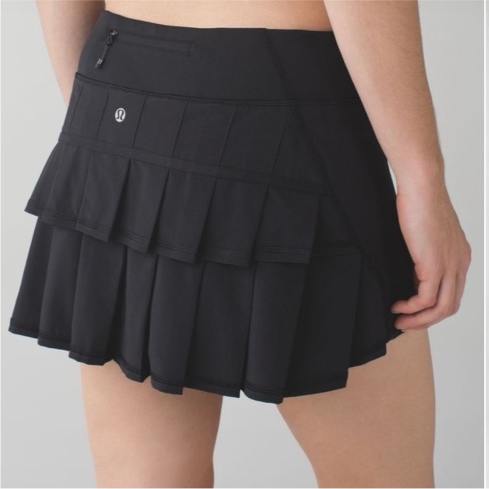 Lululemon Run: Pace Setter Skirt in Black with built in shorts, Sz 8